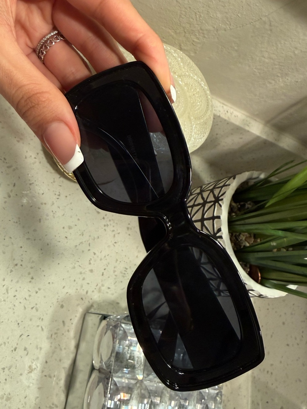 Black Oversized Square Sunglasses - Classic Women’s Accessory